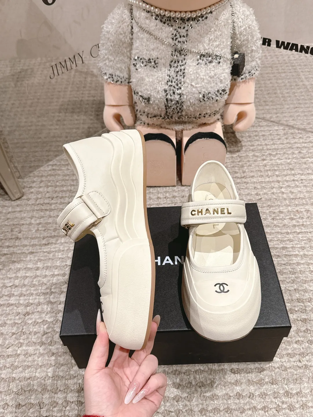 👟👟Ex-factory price 600👟👟 Chanel 25k new counter shoes, ceiling top quality [proud] This shoe is really a lucky star for small people, thick sole 5cm, more refined, rhombus, slim legs, the key is very comfortable upper foot: imported cowhide, lining: leather lining, outsole: genuine molded TPU outsole ~ 5cm heel height Size: 35-40 (41 made to order, non-refundable)